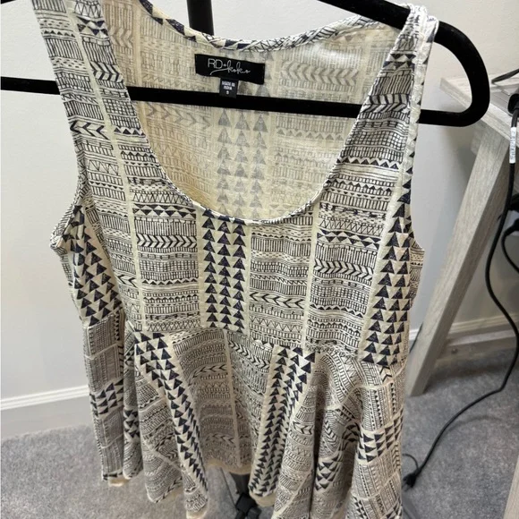 RD + Koko Anthropology Aztec Sleeveless Peplum Tunic, size small - Picture 4 of 6